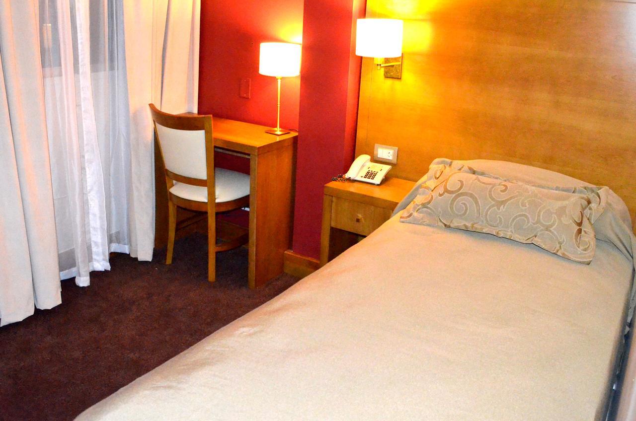 Hotel Coventry 圣地亚哥-德尔埃斯特罗 外观 照片