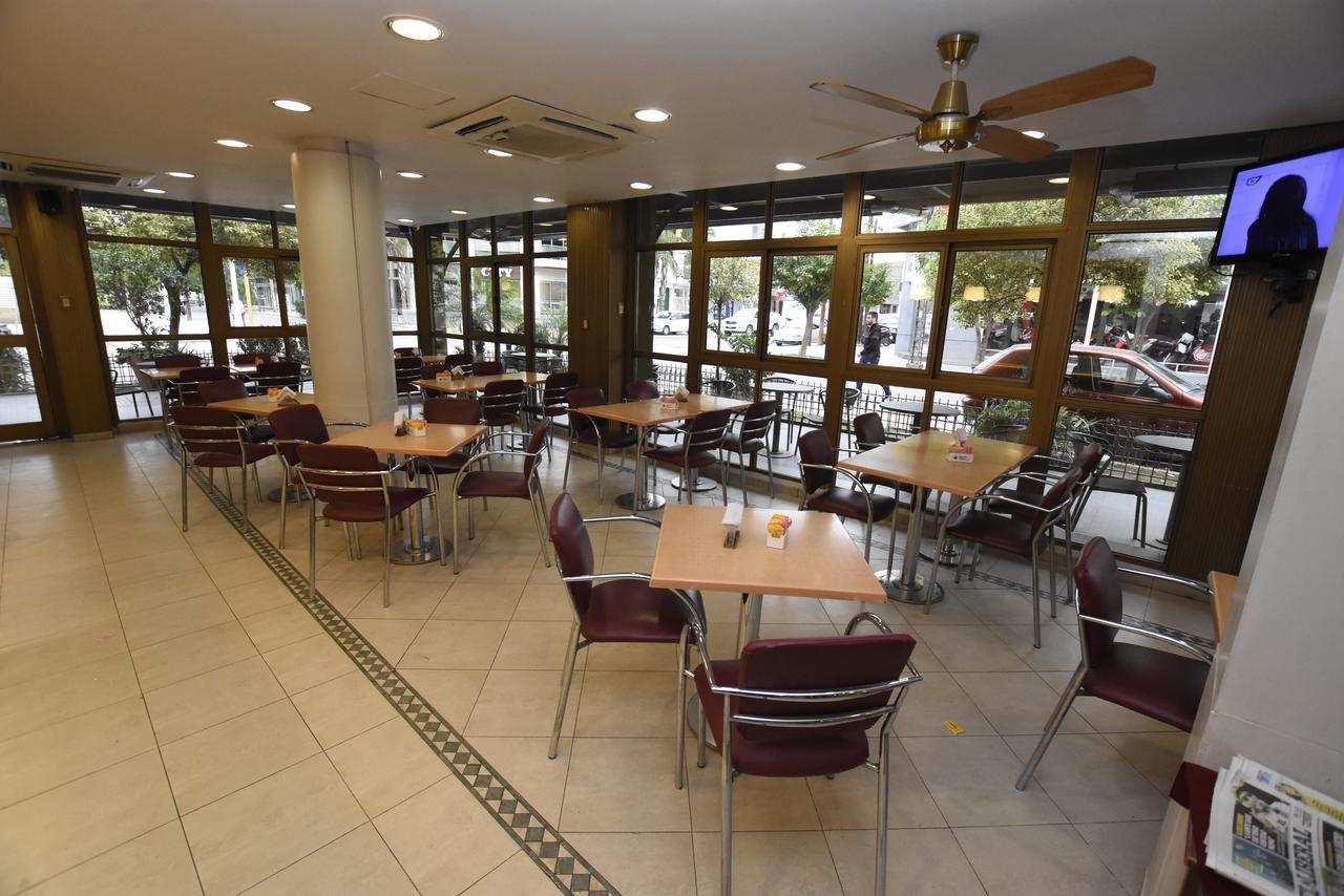 Hotel Coventry 圣地亚哥-德尔埃斯特罗 外观 照片